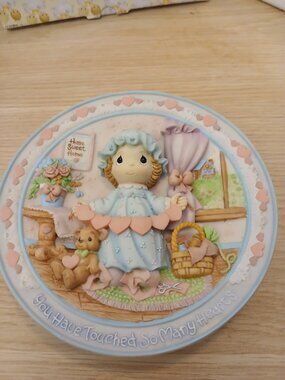 Precious Moments Girl With Hearts Porcelain Sculpted Plate 151114